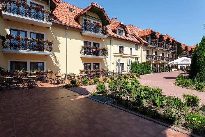 Robert´s Port Lake - Hotel und Zimmer mit Dusche und WC in Mikolajki