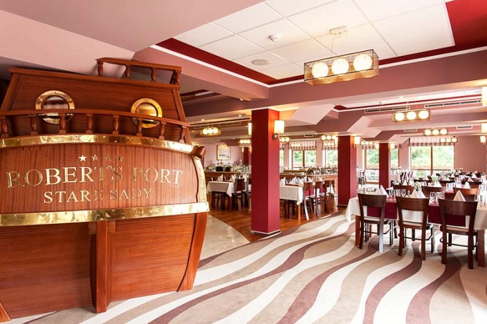 Robert´s Port Lake - Hotel und Zimmer mit Dusche und WC in Mikolajki