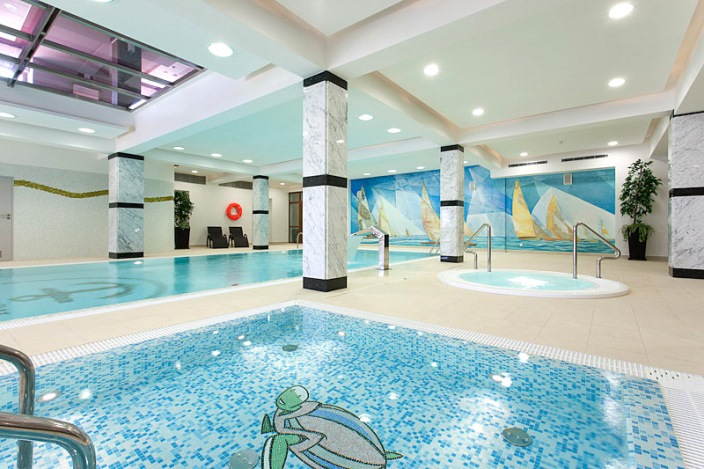 Robert´s Port Lake - Hotel und Zimmer mit Dusche und WC in Mikolajki