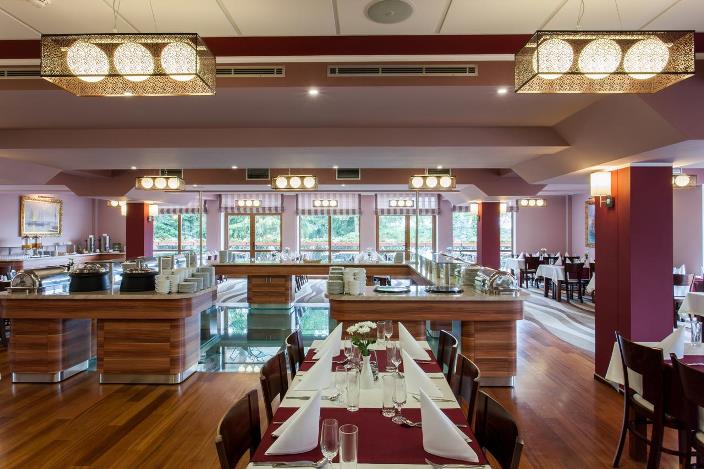 Robert´s Port Lake - Hotel und Zimmer mit Dusche und WC in Mikolajki
