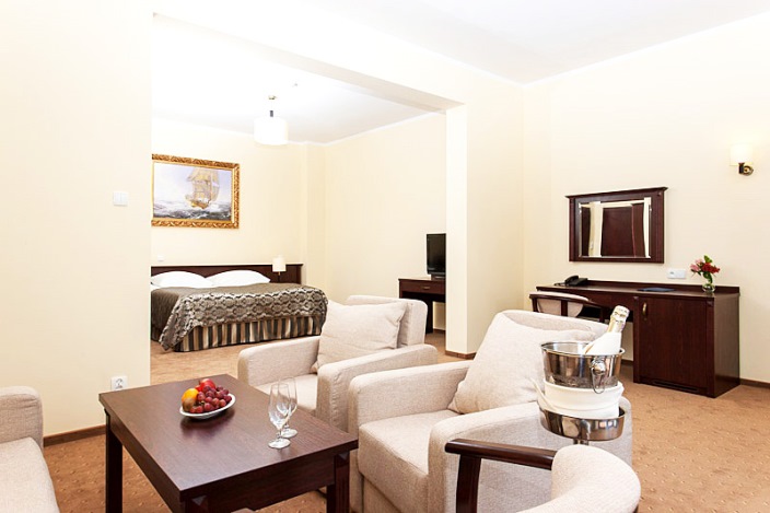Robert´s Port Lake - Hotel und Zimmer mit Dusche und WC in Mikolajki