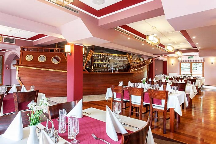 Robert´s Port Lake - Hotel und Zimmer mit Dusche und WC in Mikolajki