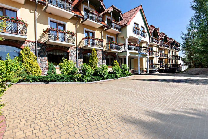 Robert´s Port Lake - Hotel und Zimmer mit Dusche und WC in Mikolajki