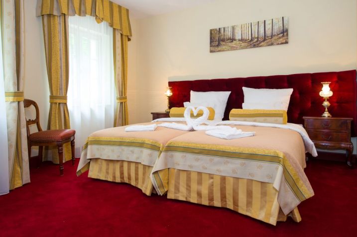 Altes Kurhaus - Stary Zdroj ist der polnische Name des Kurhotels in Bad Flinsberg