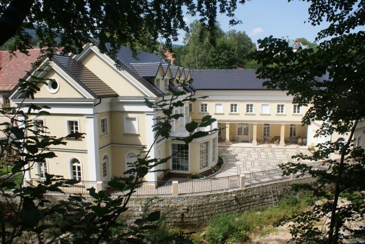 Altes Kurhaus - Stary Zdroj ist der polnische Name des Kurhotels in Bad Flinsberg