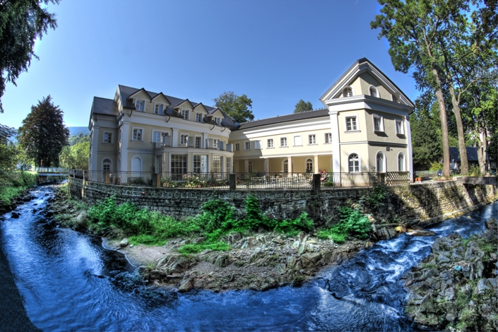 Altes Kurhaus - Stary Zdroj ist der polnische Name des Kurhotels in Bad Flinsberg