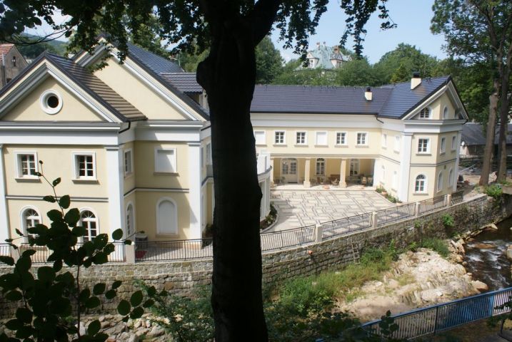 Altes Kurhaus - Stary Zdroj ist der polnische Name des Kurhotels in Bad Flinsberg