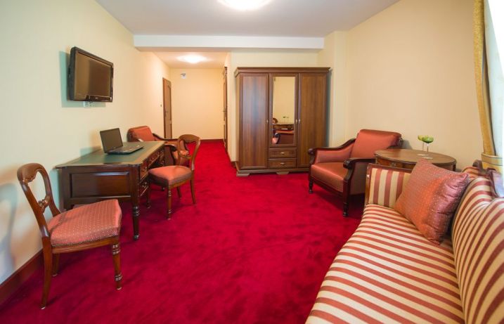 Altes Kurhaus - Stary Zdroj ist der polnische Name des Kurhotels in Bad Flinsberg