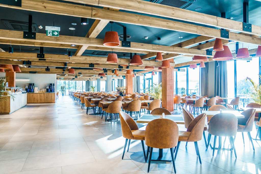 Hotel Elements - Das Resort liegt leider nicht am See aber mit guter Speisekarte
